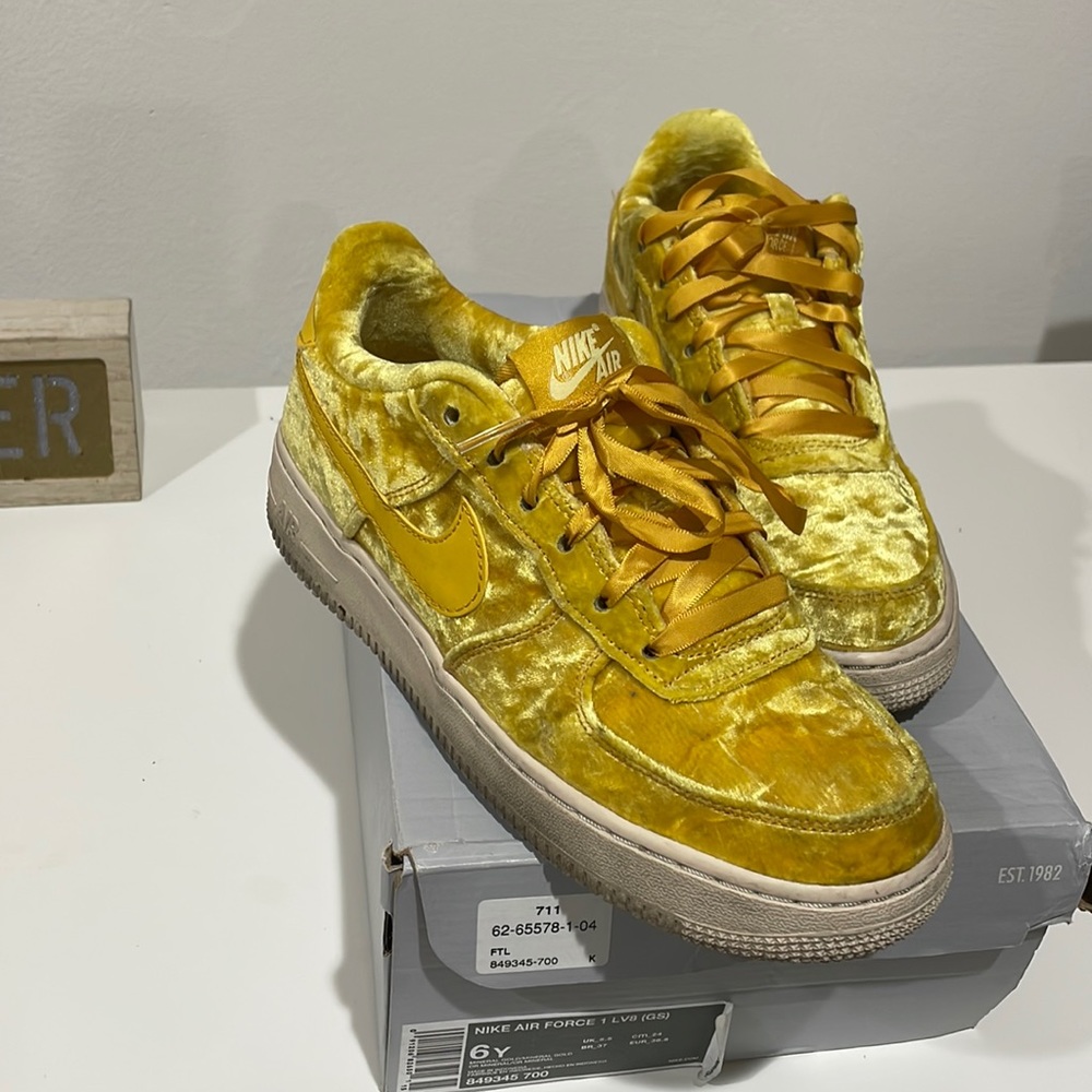 Yellow Velvet AF1